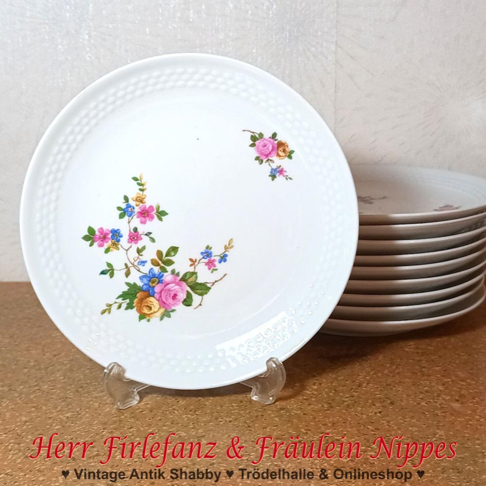 Weiße Frühstücksteller / kleine Teller aus Porzellan mit bunten Blüten und Blumen als Dekor und Reliefdekor aus kleinen Ovalen (Kahla, DDR)