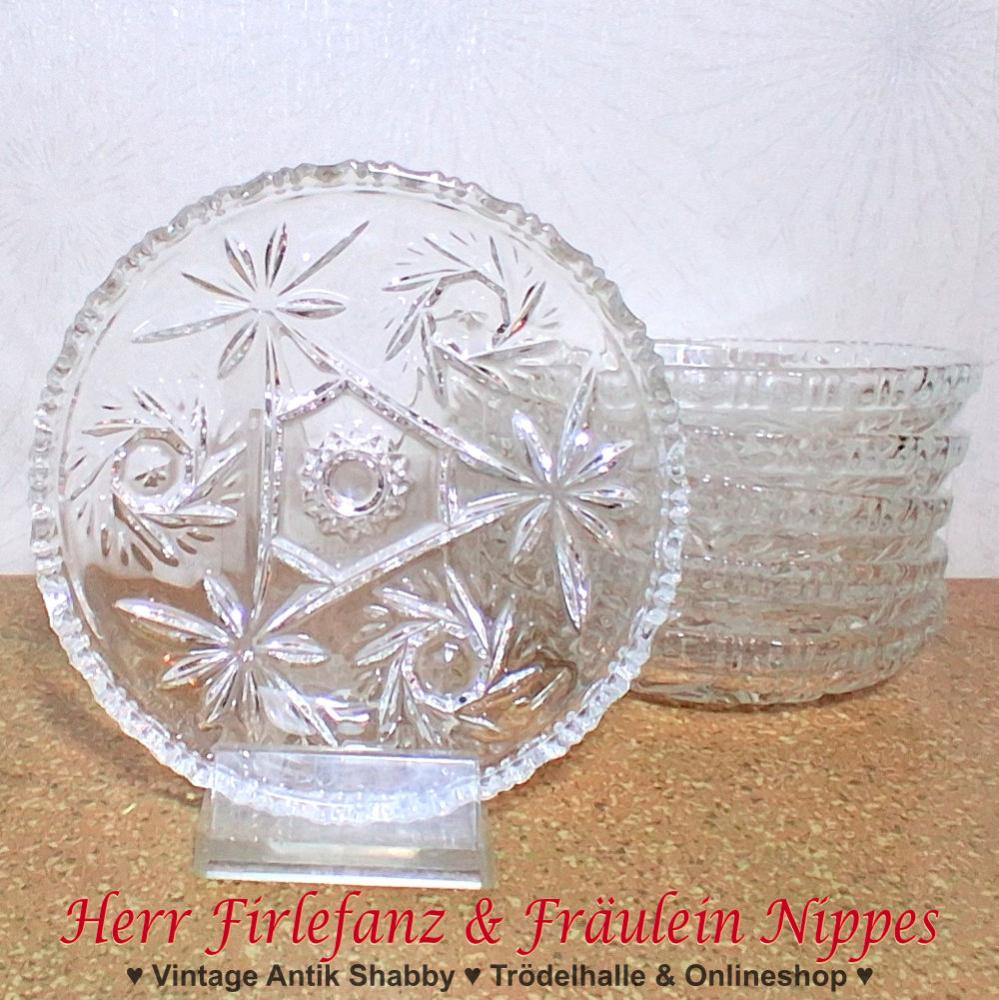 kleine runde Vintage Teller für Eis, Dessert und Kuchen aus Bleikristall / Glas mit Fächern und Sternen Dekor in Kerbschliff Optik