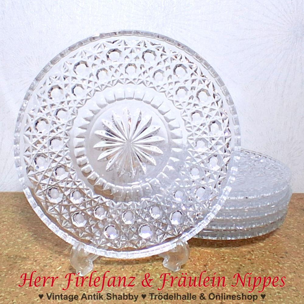kleine runde Vintage Teller für Dessert und Kuchen aus Bleikristall / Glas mit Sechseck und Karo Dekor in Kerbschliff Optik