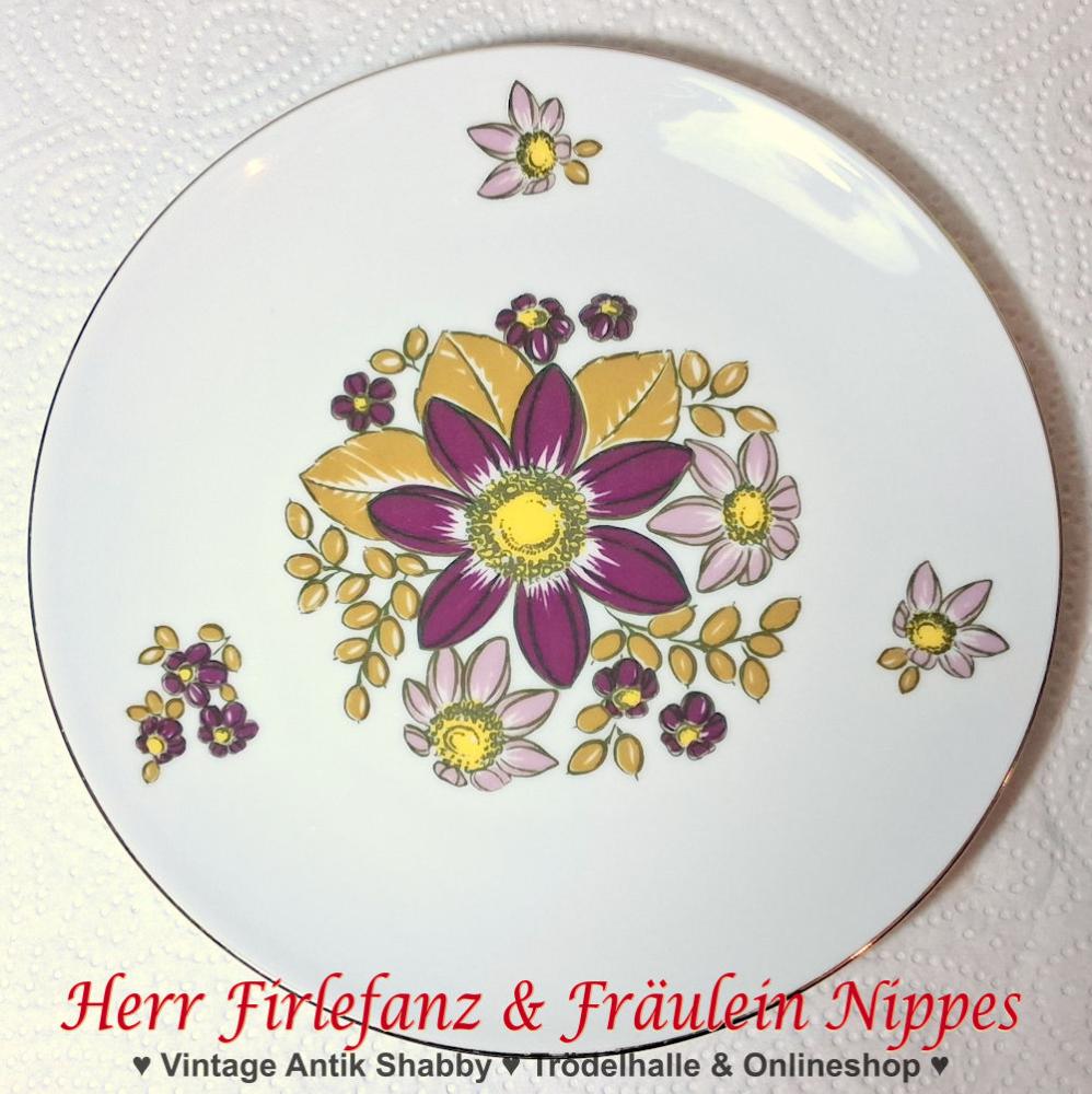 9 Vintage Frühstücksteller mit Blumendekoren