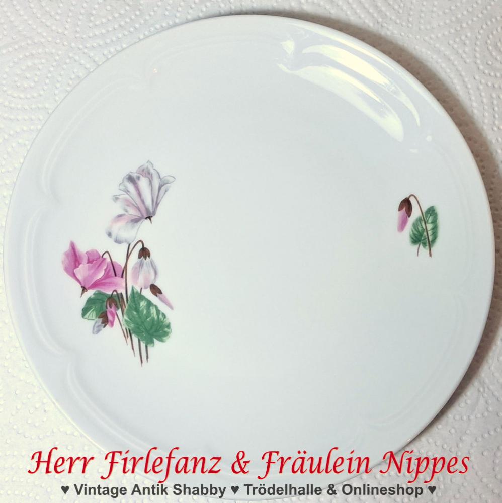 9 Vintage Frühstücksteller mit Blumendekoren