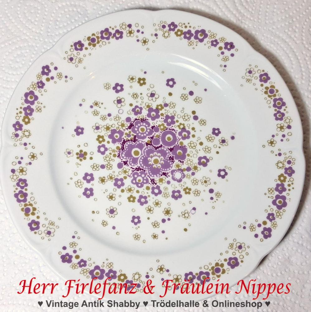 9 Vintage Frühstücksteller mit Blumendekoren