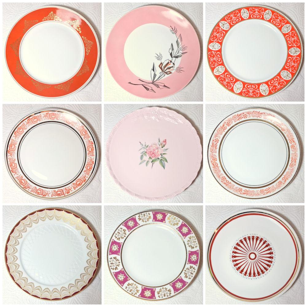 hübsche alte Vintage Frühstücksteller bzw. kleine Teller aus Porzellan mit verschiedenen Dekoren in rot, rosa und pink