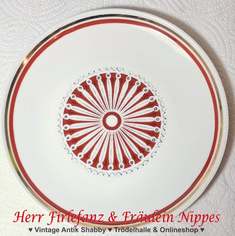 9 Vintage Frühstücksteller mit rotem & rosa Dekor