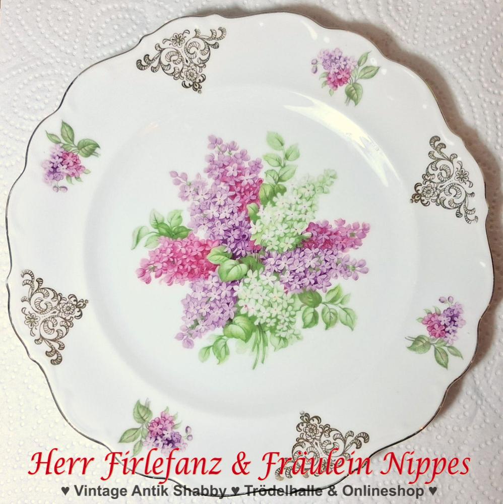 9 Vintage Frühstücksteller mit Blumendekoren