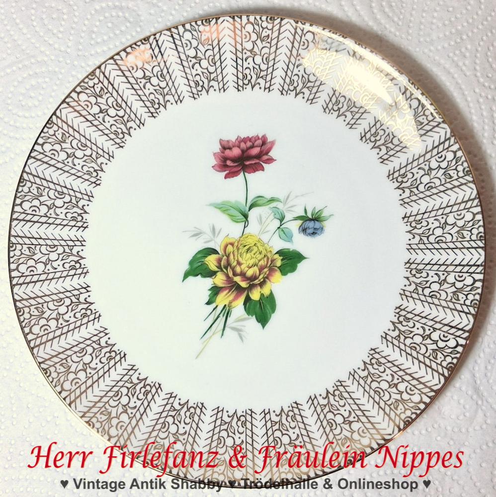 9 Vintage Frühstücksteller mit Blumendekoren
